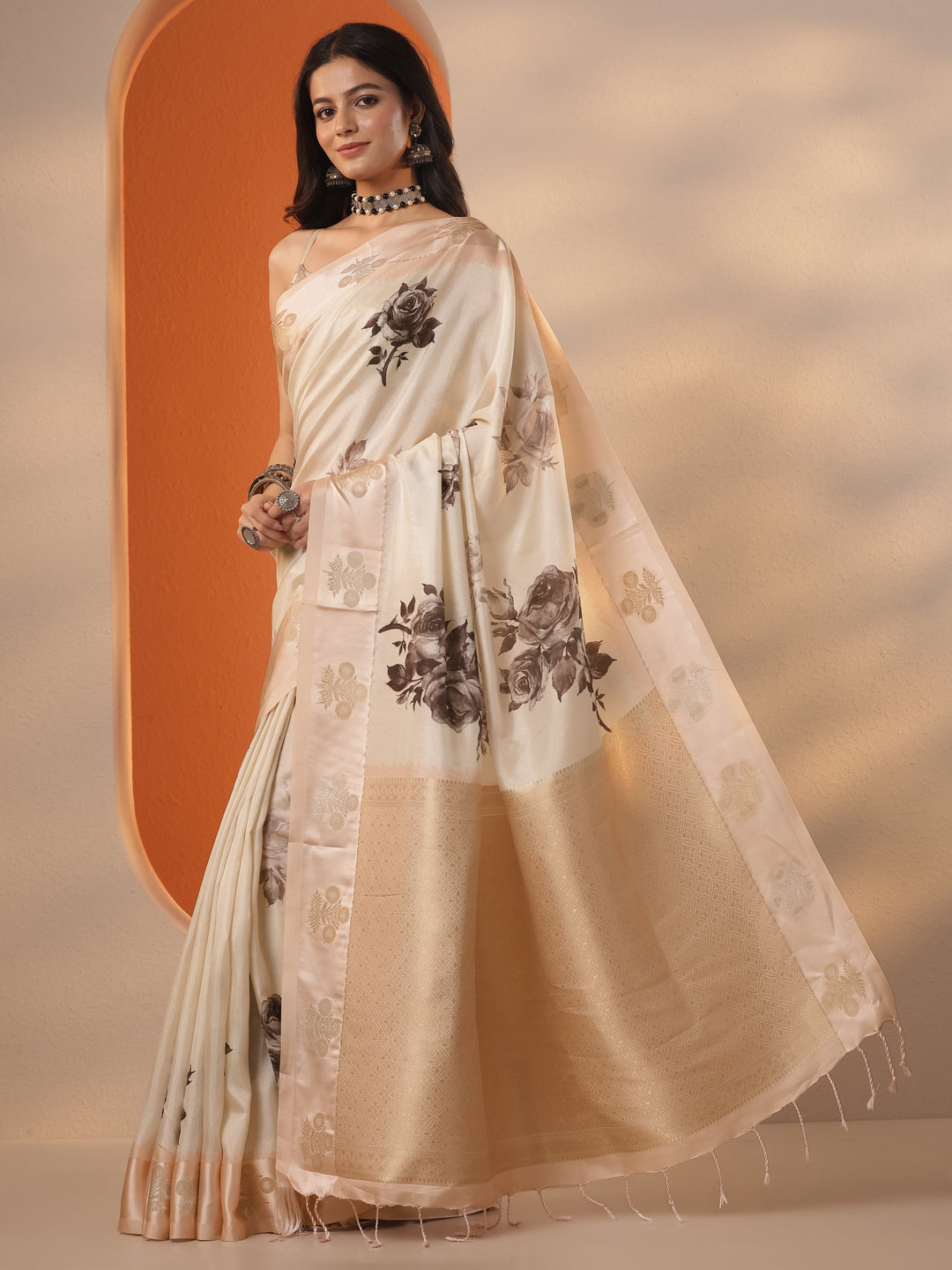 Cream Printed Silk Blend Saree With Unstitched Blouse Piece