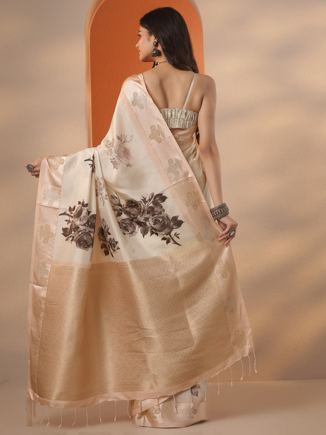 Cream Printed Silk Blend Saree With Unstitched Blouse Piece