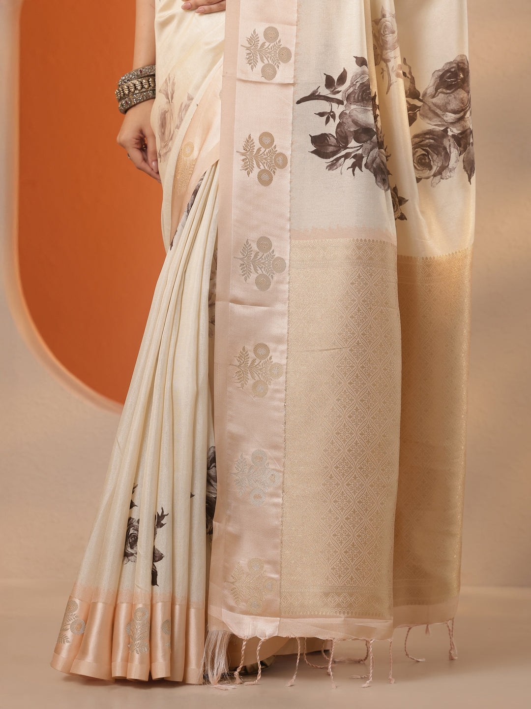 Cream Printed Silk Blend Saree With Unstitched Blouse Piece