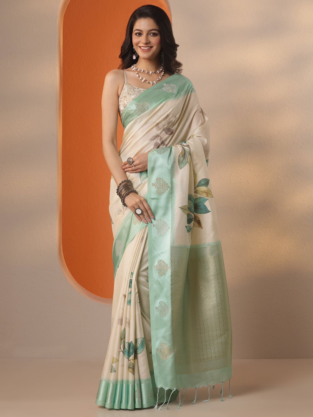 Cream Printed Silk Blend Saree With Unstitched Blouse Piece
