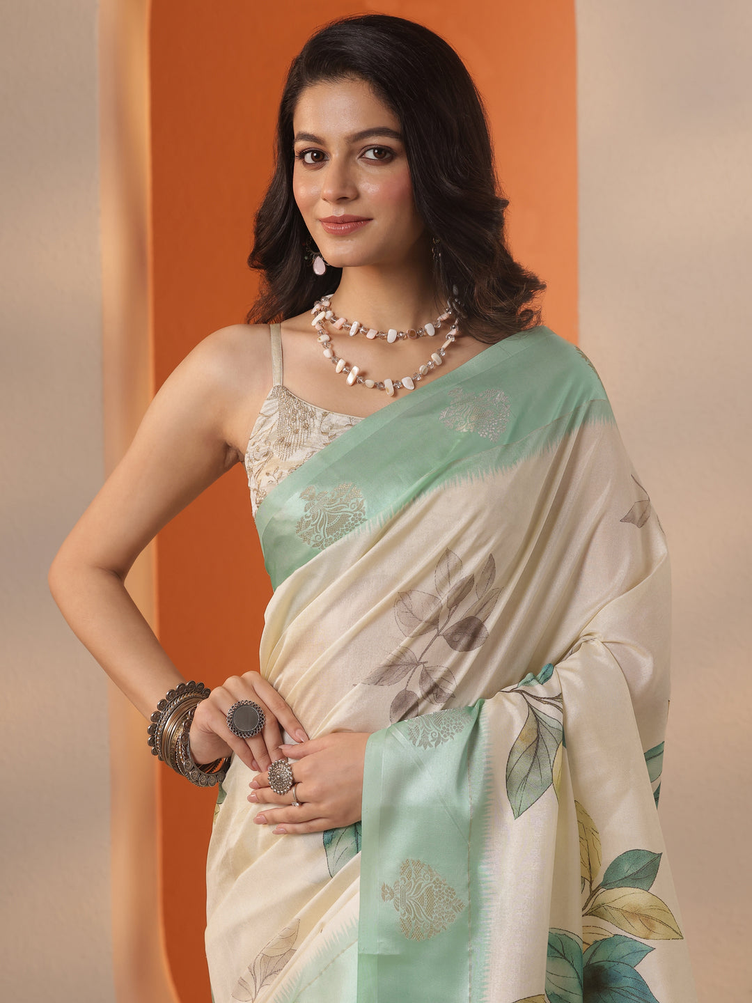 Cream Printed Silk Blend Saree With Unstitched Blouse Piece