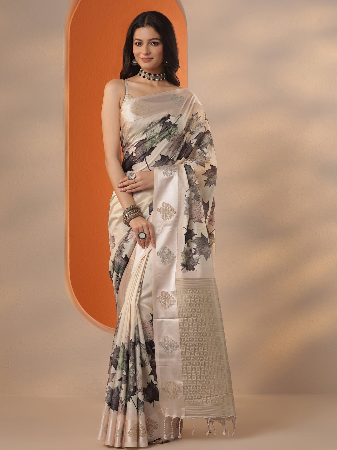 Cream Printed Silk Blend Saree With Unstitched Blouse Piece