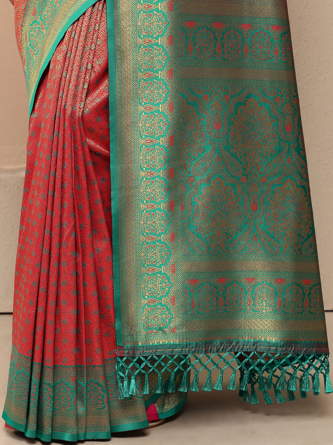 Red Woven Design Silk Blend Saree With Unstitched Blouse Piece
