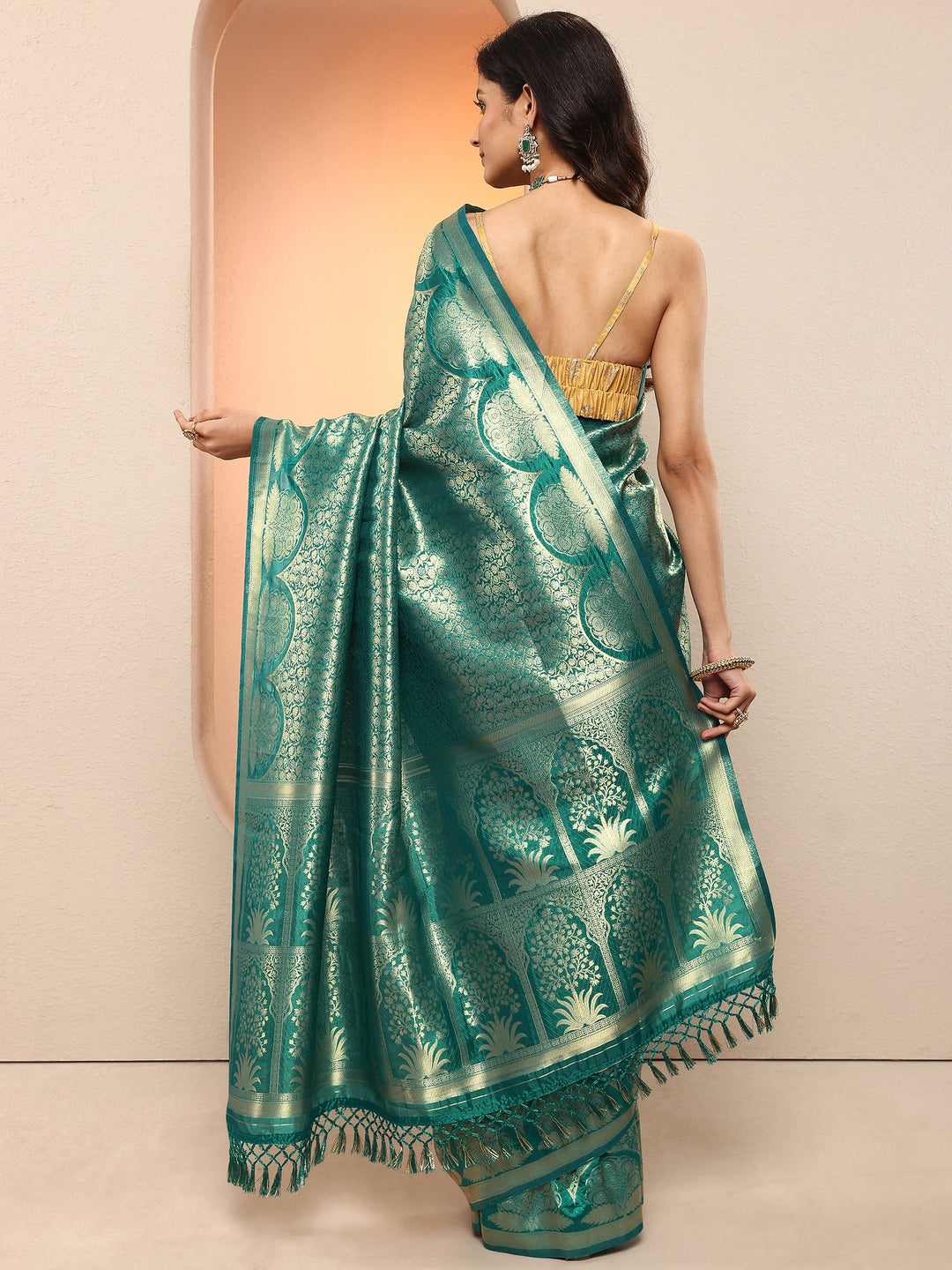Green Woven Design Silk Blend Saree With Unstitched Blouse Piece