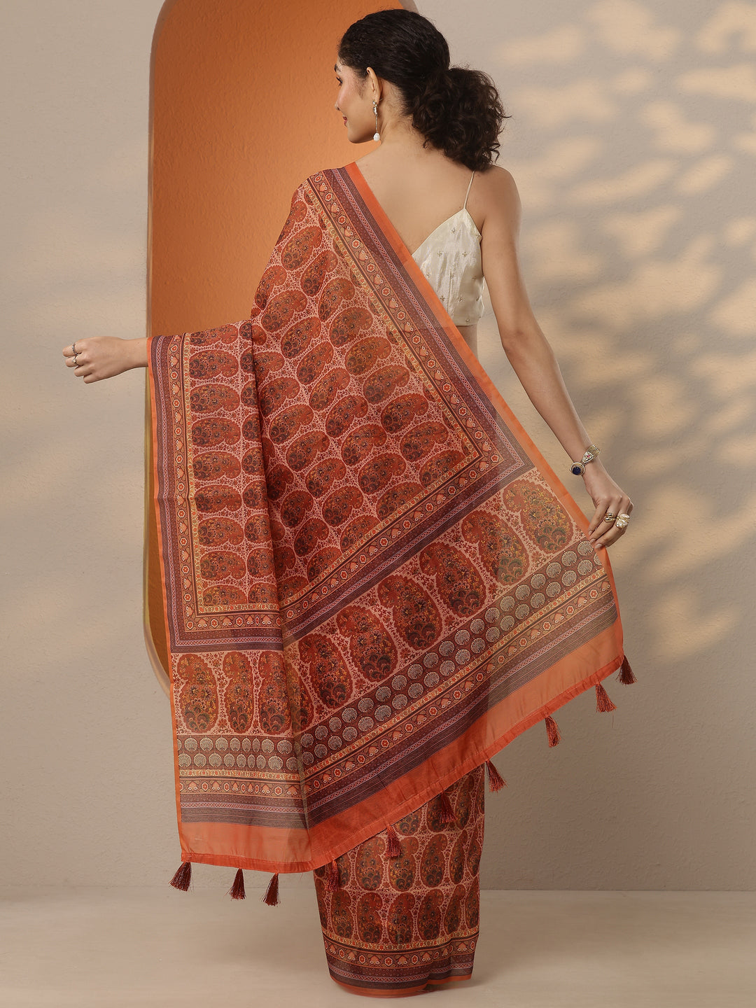 Brown Printed Silk Blend Saree With Unstitched Blouse Piece