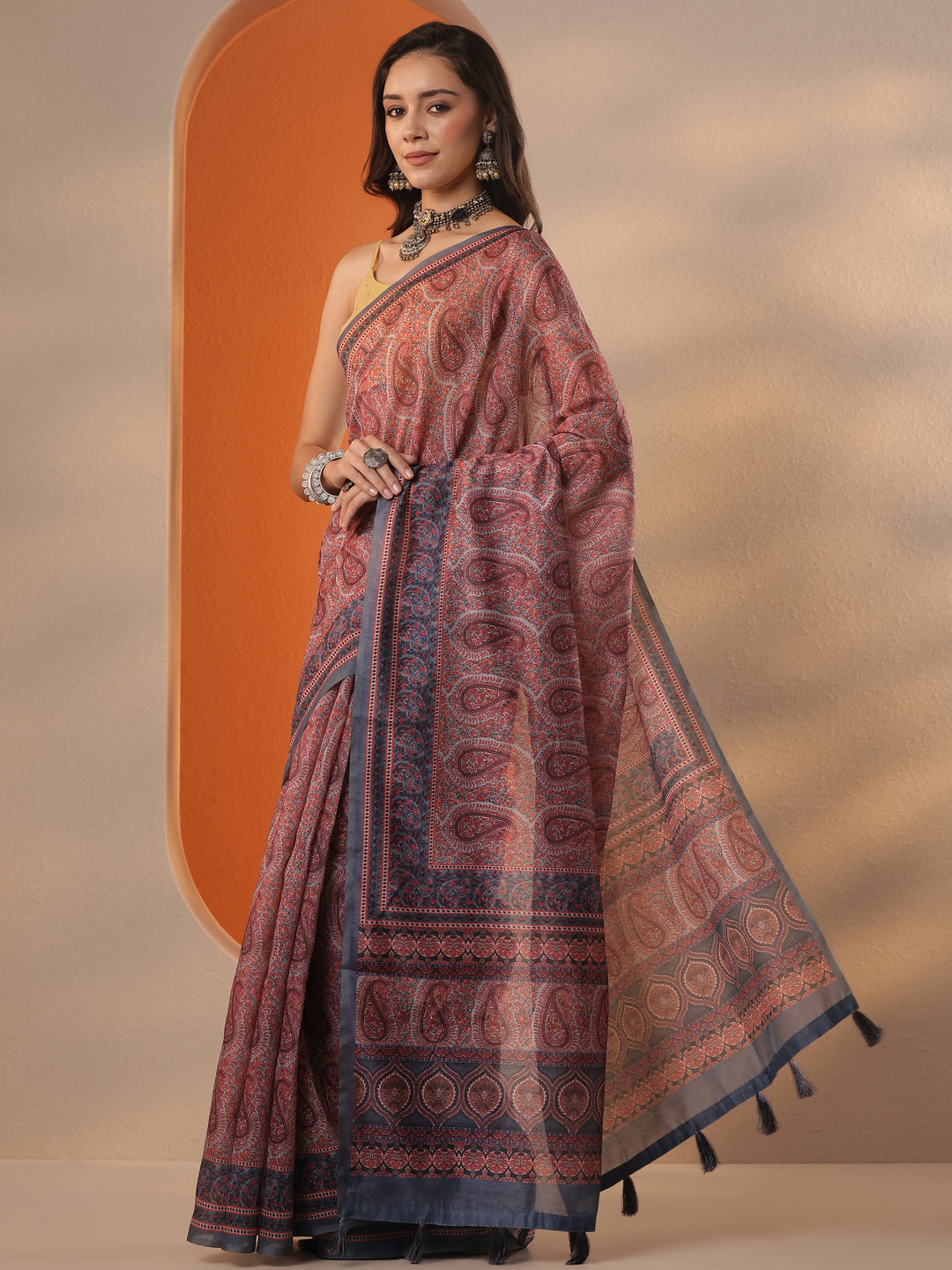 Grey Printed Silk Blend Saree With Unstitched Blouse Piece