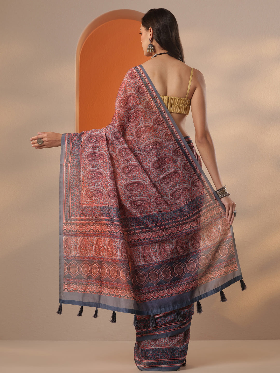 Grey Printed Silk Blend Saree With Unstitched Blouse Piece
