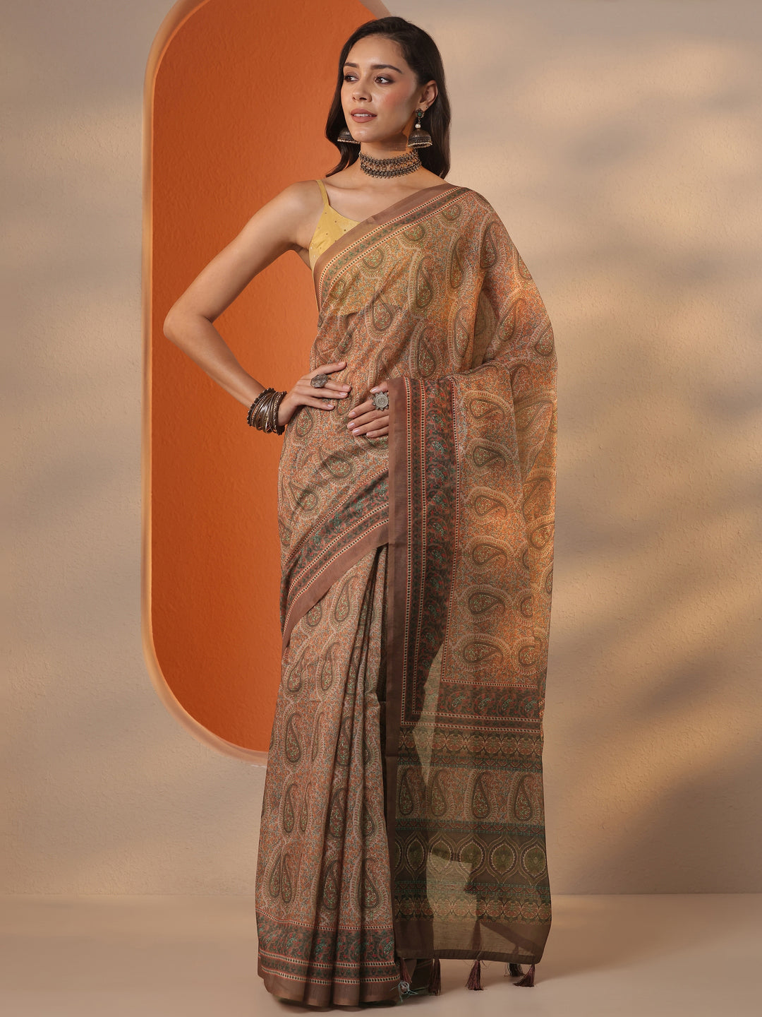 Brown Printed Silk Blend Saree With Unstitched Blouse Piece