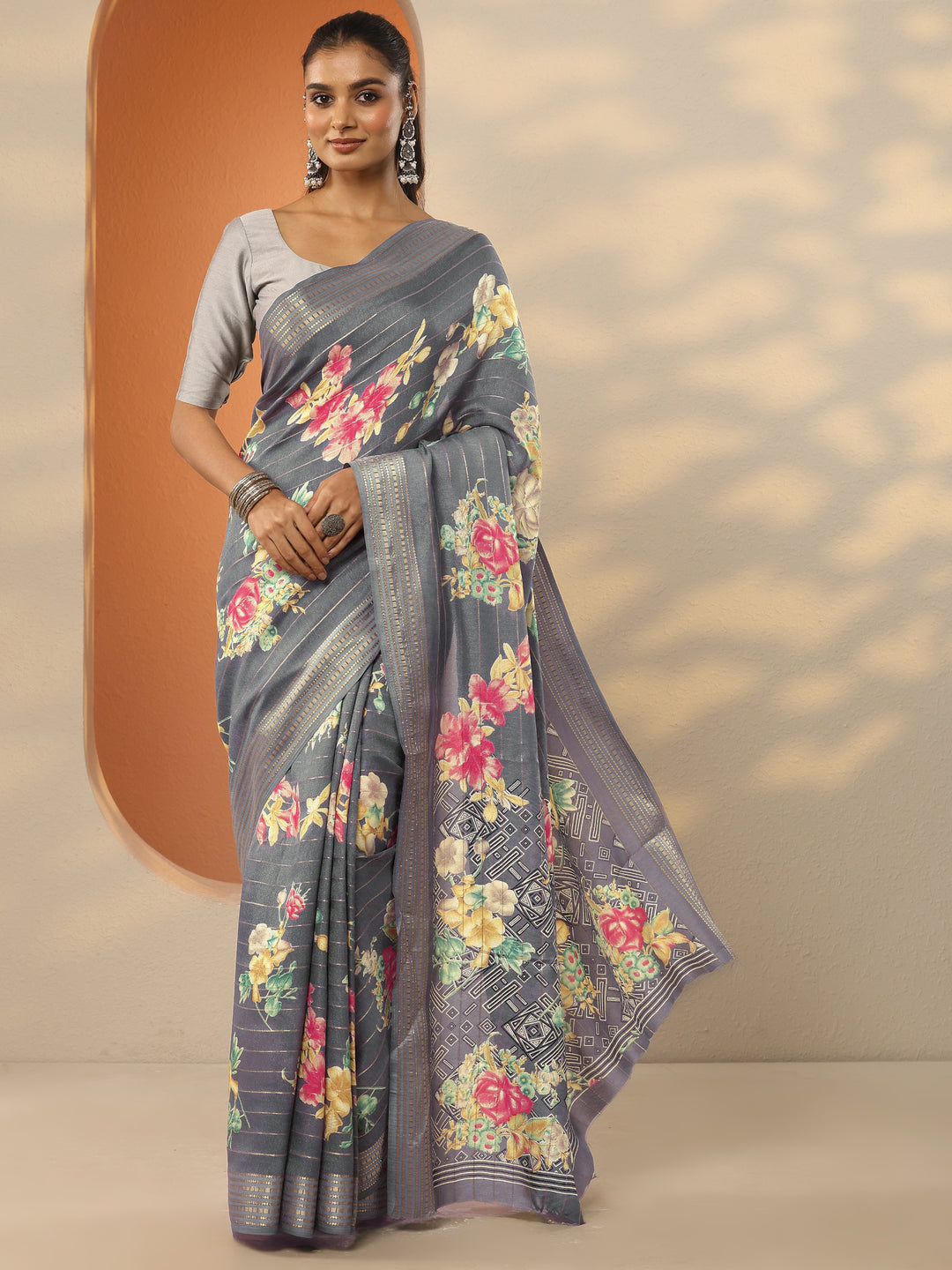 Grey Printed Silk Blend Saree With Unstitched Blouse Piece