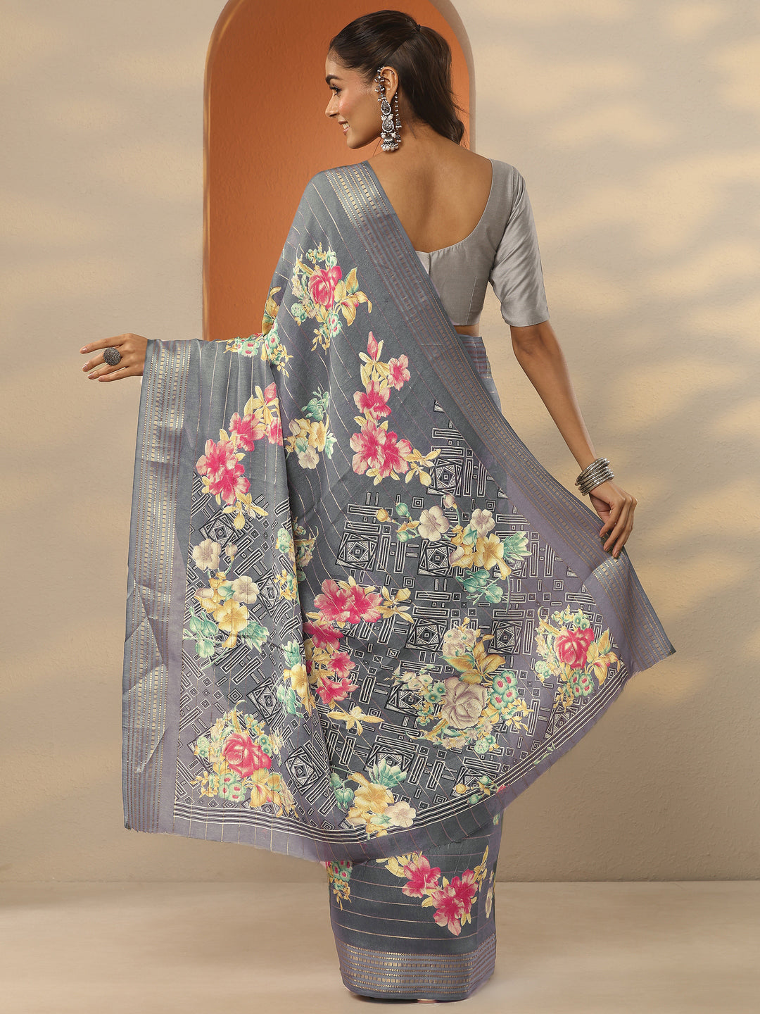 Grey Printed Silk Blend Saree With Unstitched Blouse Piece