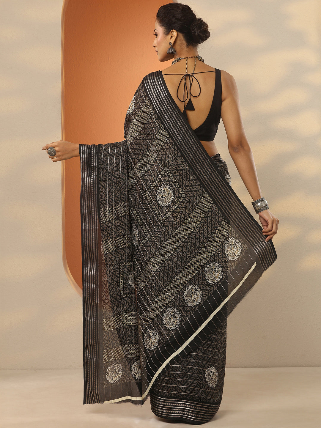 Black Printed Silk Blend Saree With Unstitched Blouse Piece