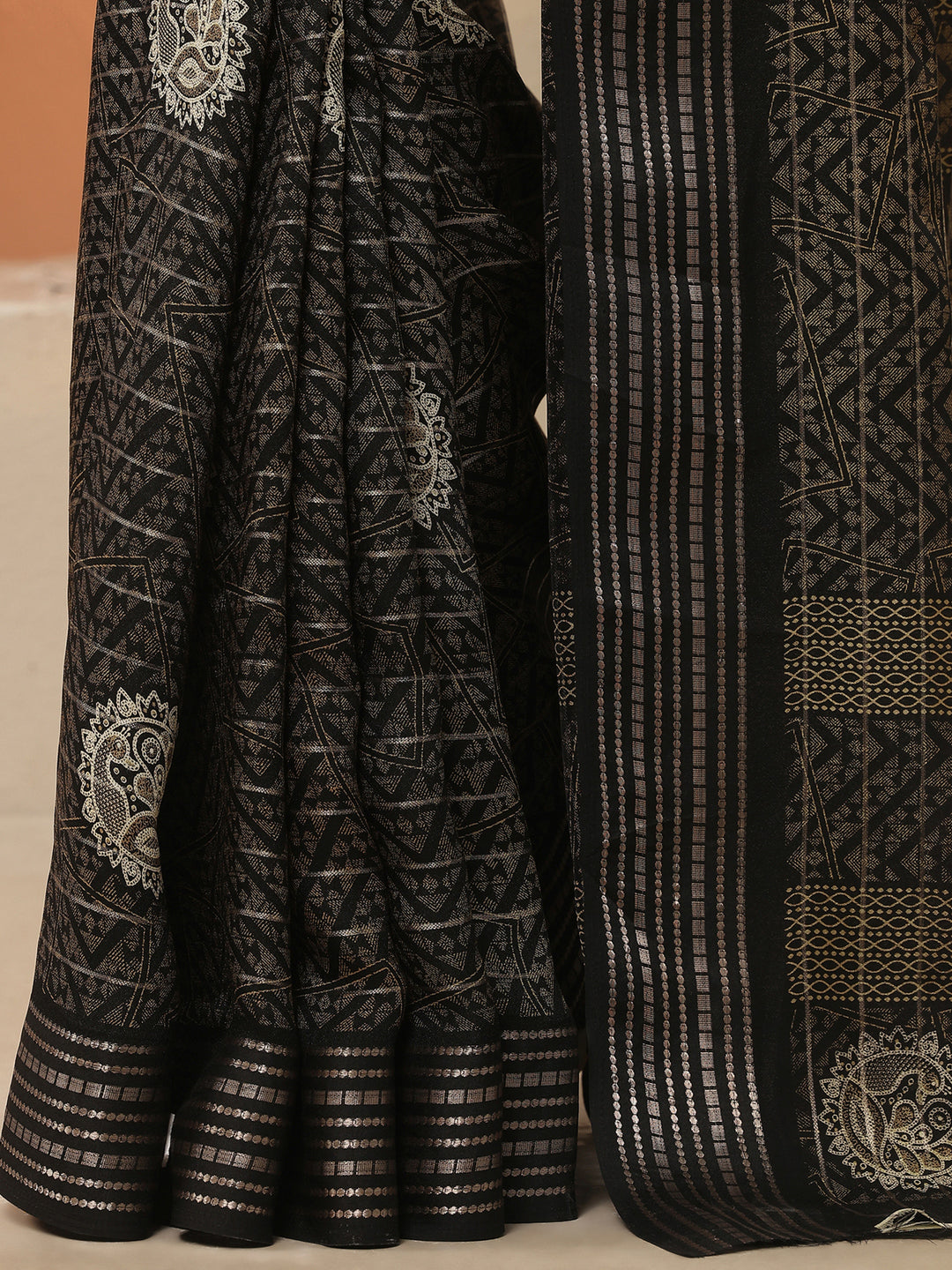 Black Printed Silk Blend Saree With Unstitched Blouse Piece