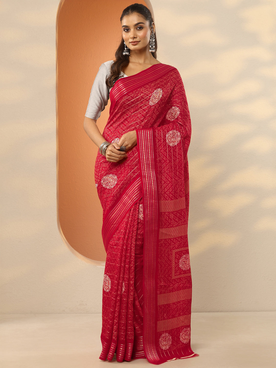 Red Printed Silk Blend Saree With Unstitched Blouse Piece