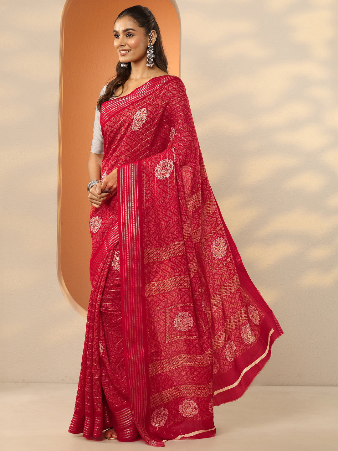 Red Printed Silk Blend Saree With Unstitched Blouse Piece