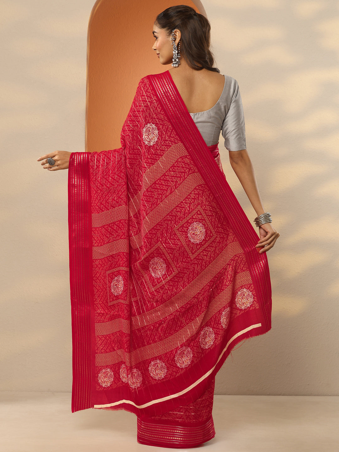 Red Printed Silk Blend Saree With Unstitched Blouse Piece