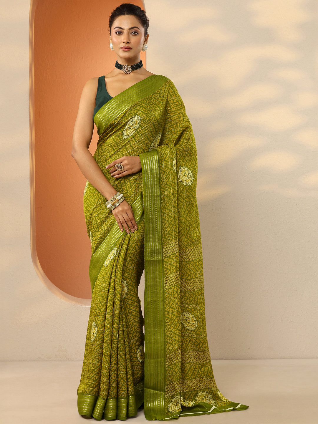 Green Printed Silk Blend Saree With Unstitched Blouse Piece