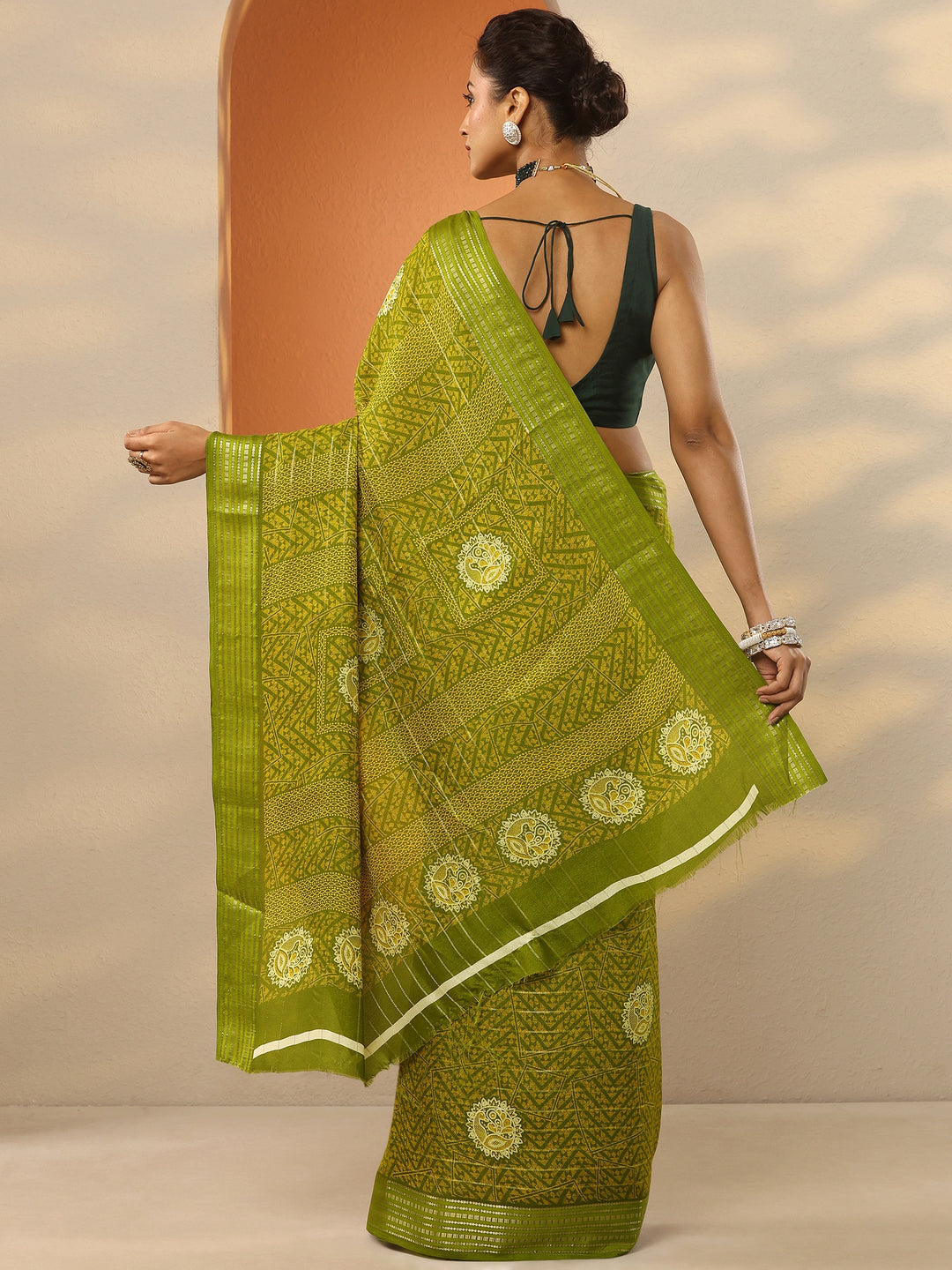 Green Printed Silk Blend Saree With Unstitched Blouse Piece