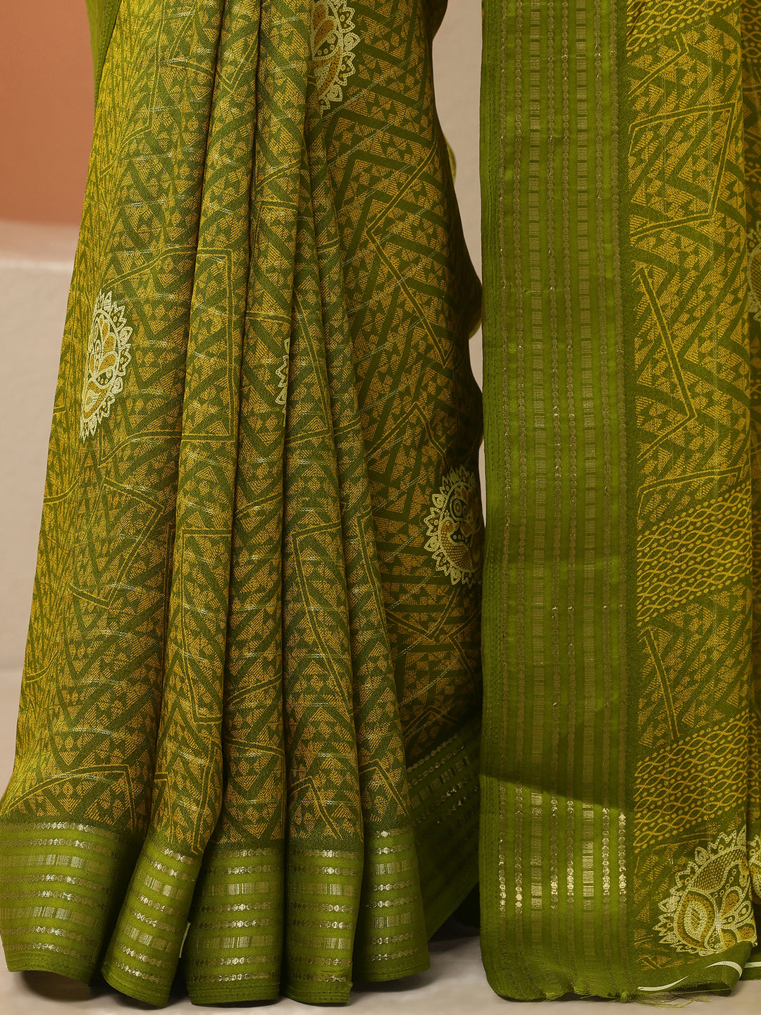 Green Printed Silk Blend Saree With Unstitched Blouse Piece