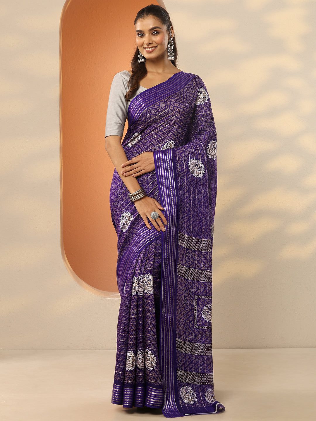 Purple Printed Silk Blend Saree With Unstitched Blouse Piece