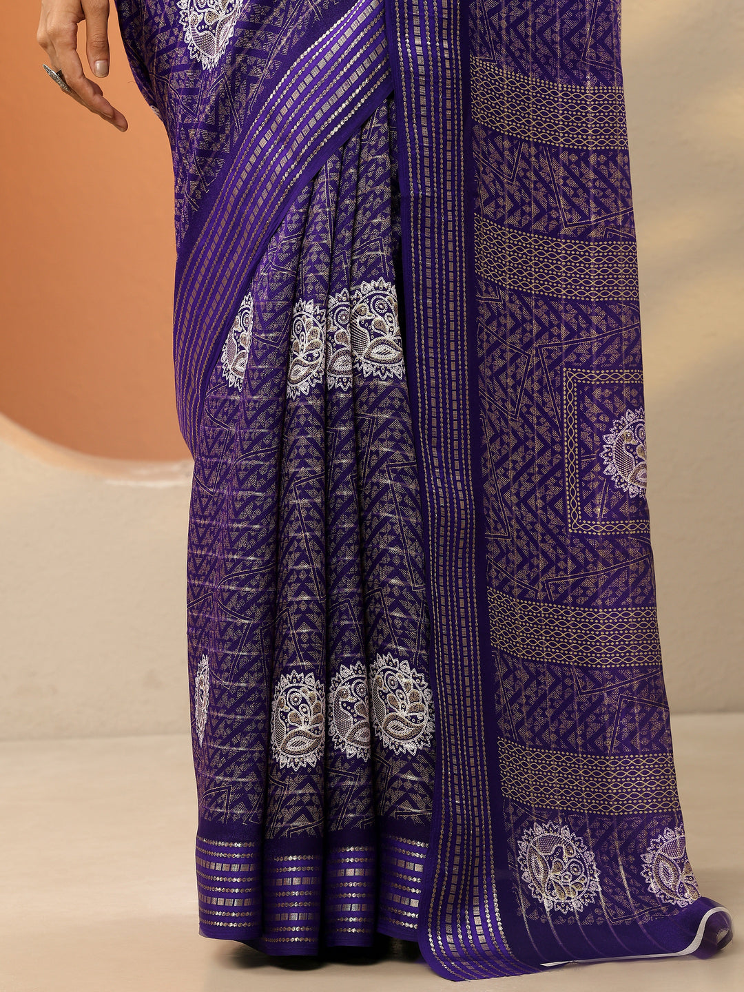 Purple Printed Silk Blend Saree With Unstitched Blouse Piece