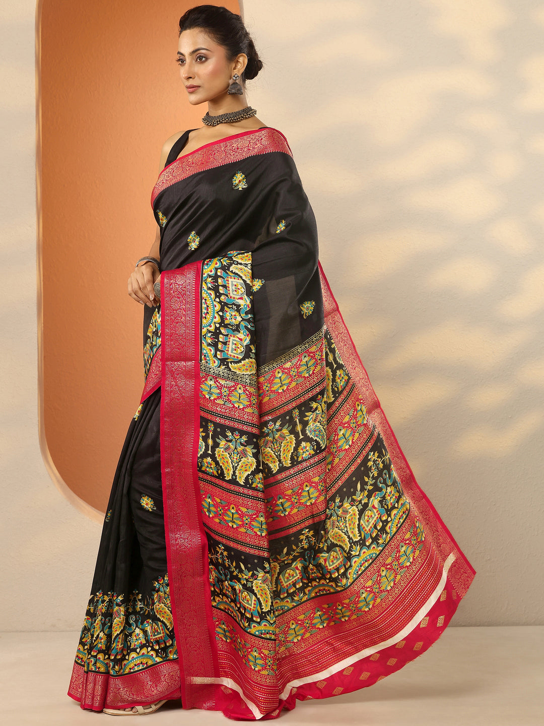 Black Printed Silk Blend Saree With Unstitched Blouse Piece