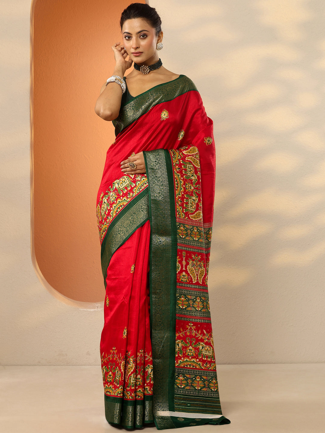 Red Printed Silk Blend Saree With Unstitched Blouse Piece