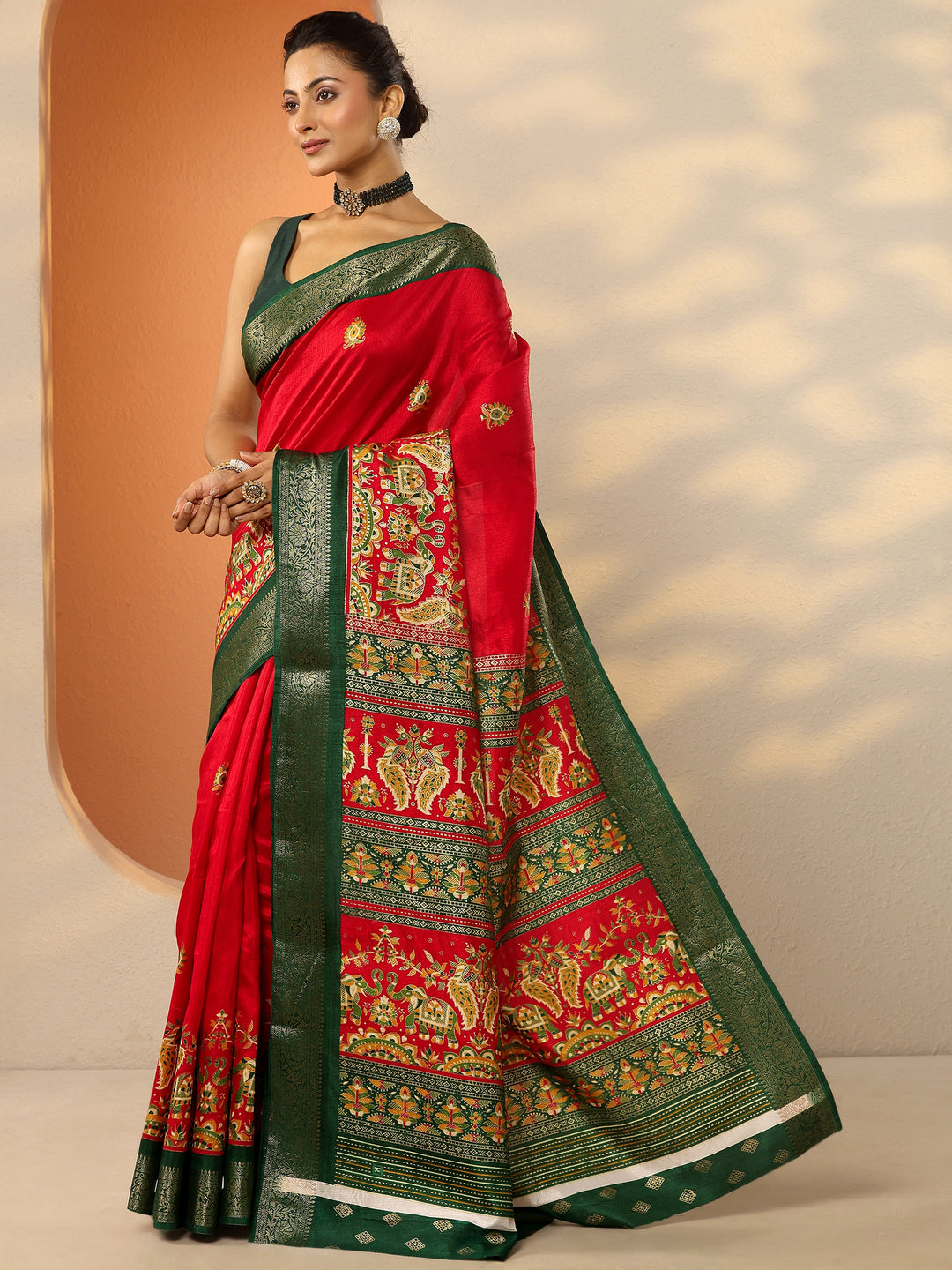 Red Printed Silk Blend Saree With Unstitched Blouse Piece