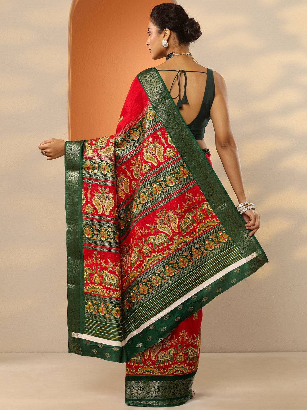 Red Printed Silk Blend Saree With Unstitched Blouse Piece