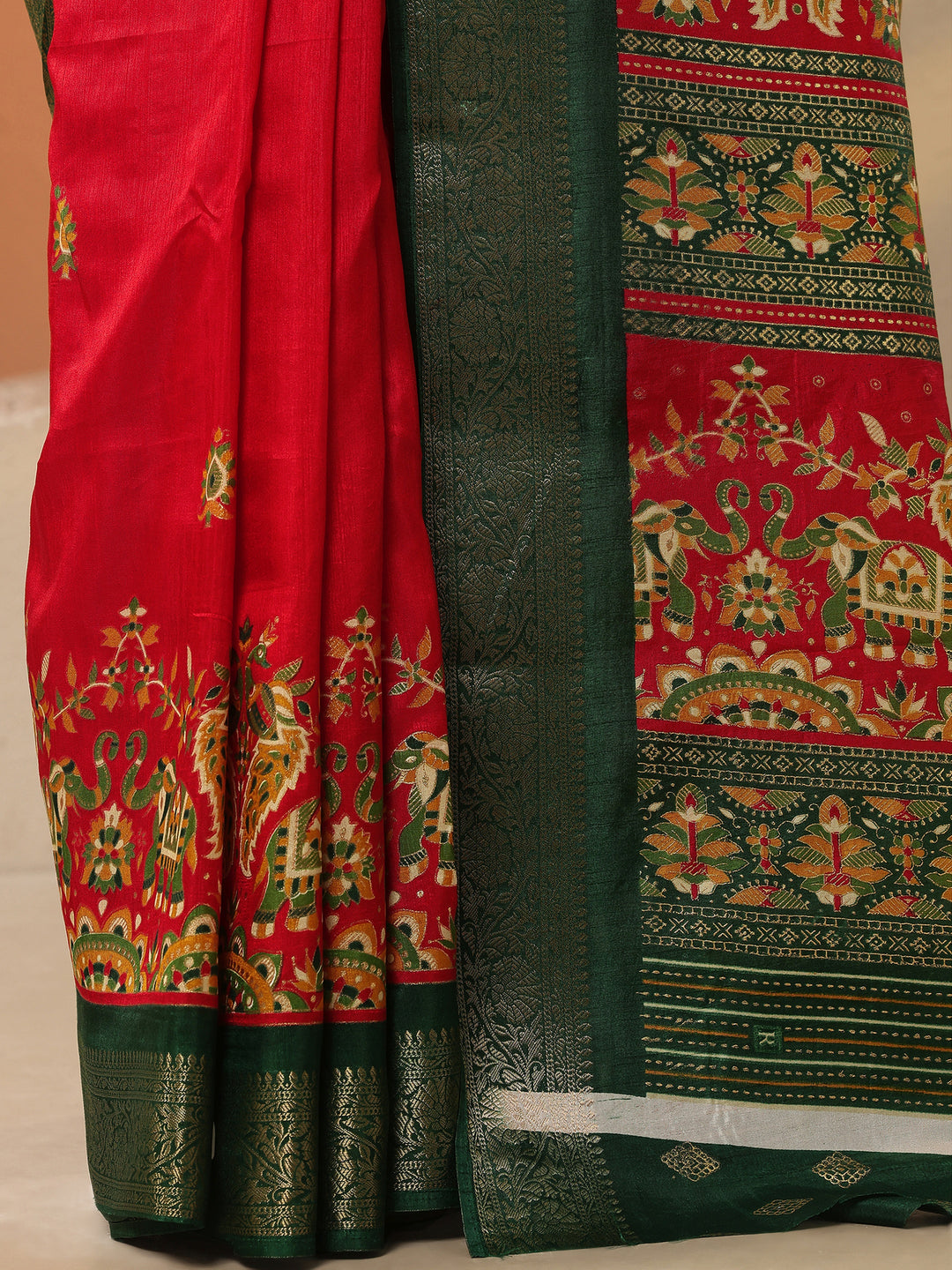 Red Printed Silk Blend Saree With Unstitched Blouse Piece
