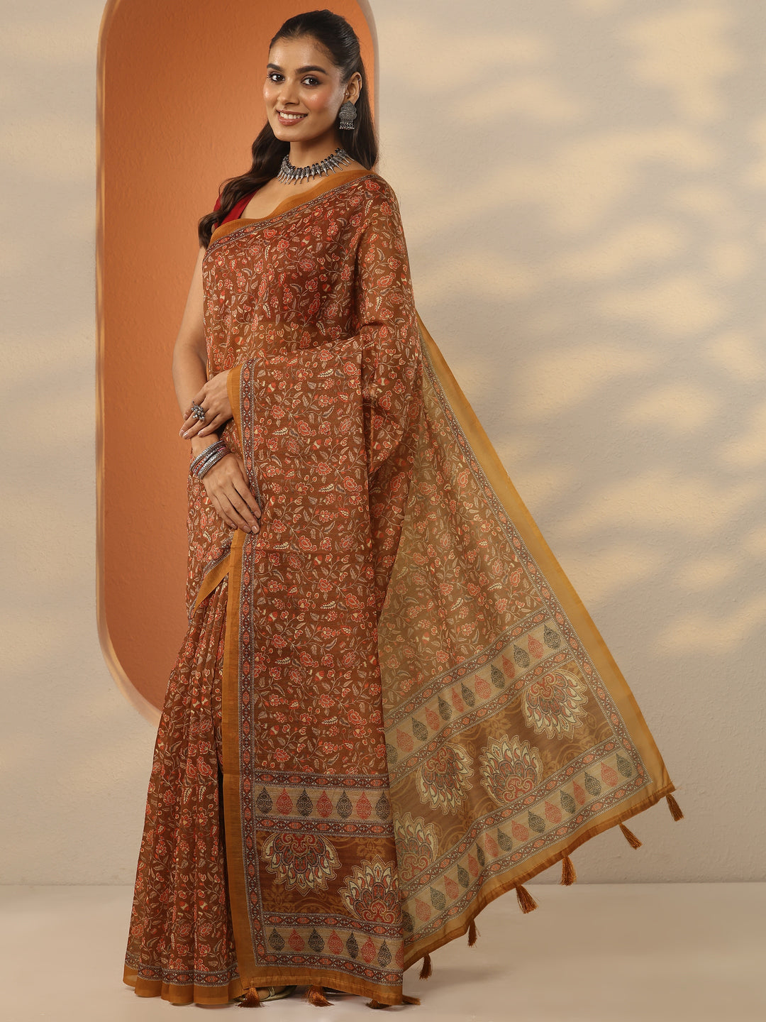 Brown Printed Silk Blend Saree With Unstitched Blouse Piece