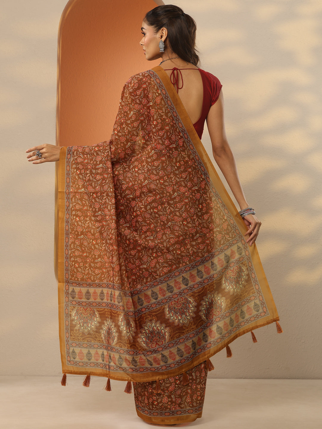Brown Printed Silk Blend Saree With Unstitched Blouse Piece