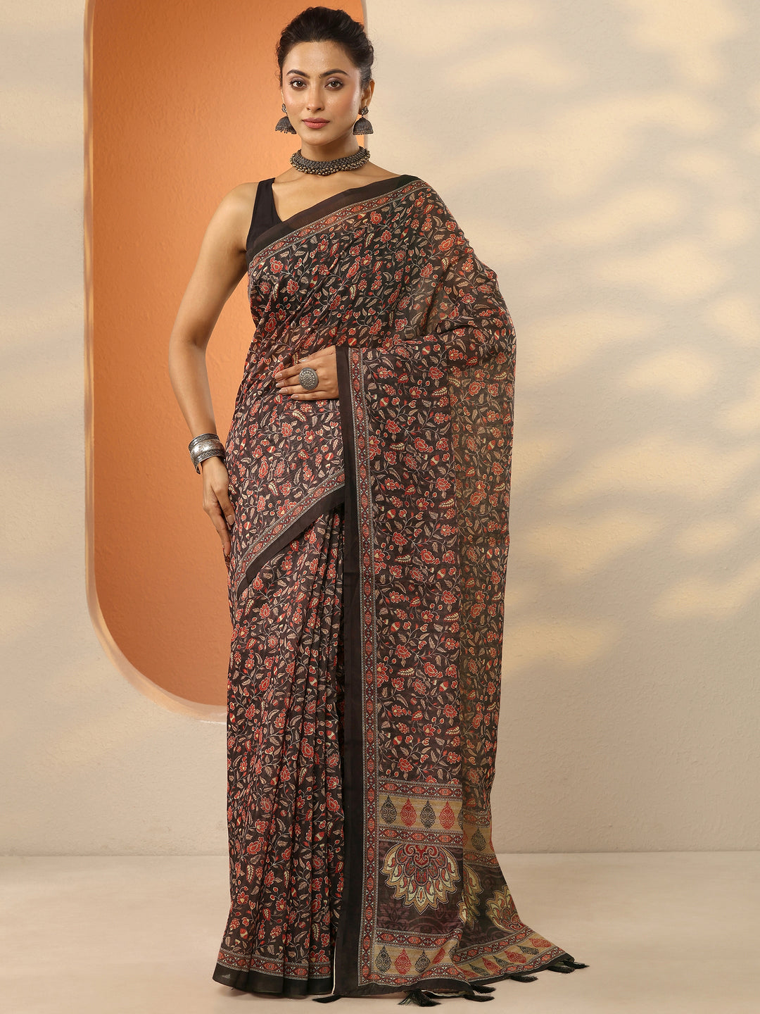 Brown Printed Silk Blend Saree With Unstitched Blouse Piece