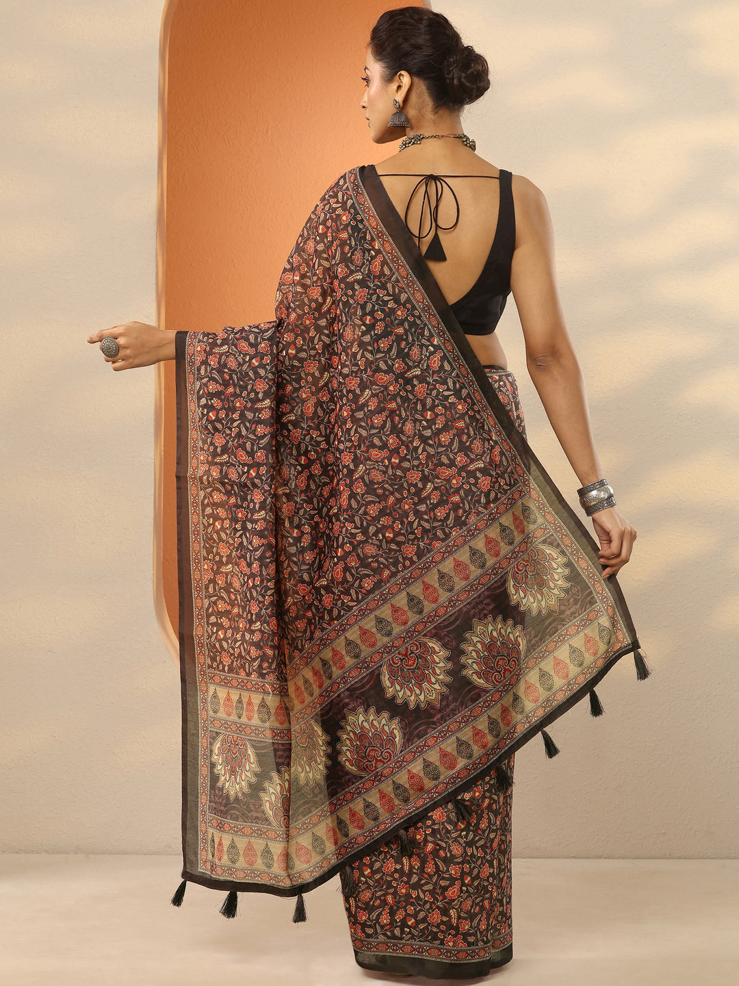Brown Printed Silk Blend Saree With Unstitched Blouse Piece