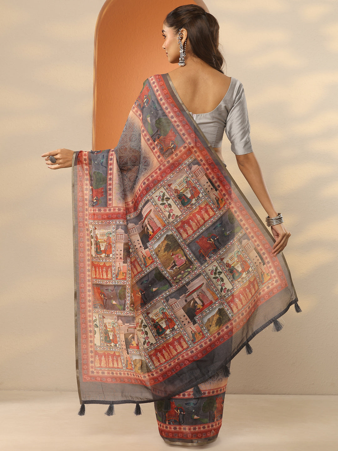 Grey Bandhani Printed Silk Blend Saree With Unstitched Blouse Piece
