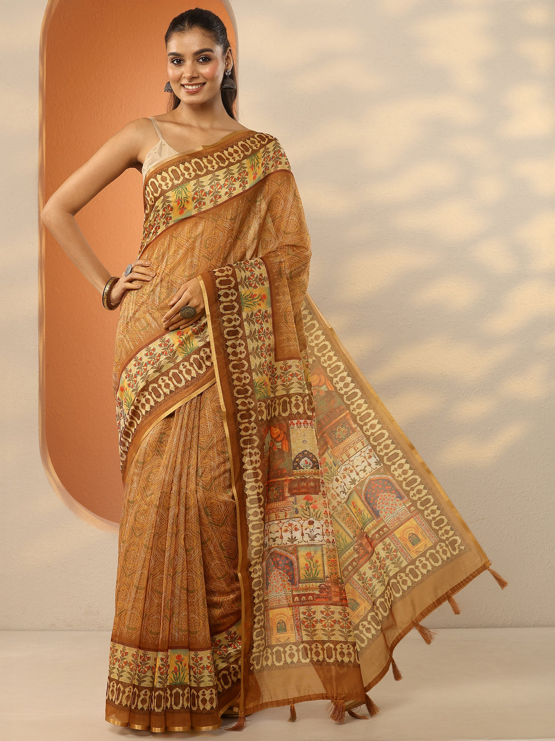 Brown Printed Silk Blend Saree With Unstitched Blouse Piece