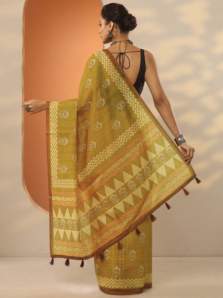 Mustard Printed Silk Blend Saree With Unstitched Blouse Piece