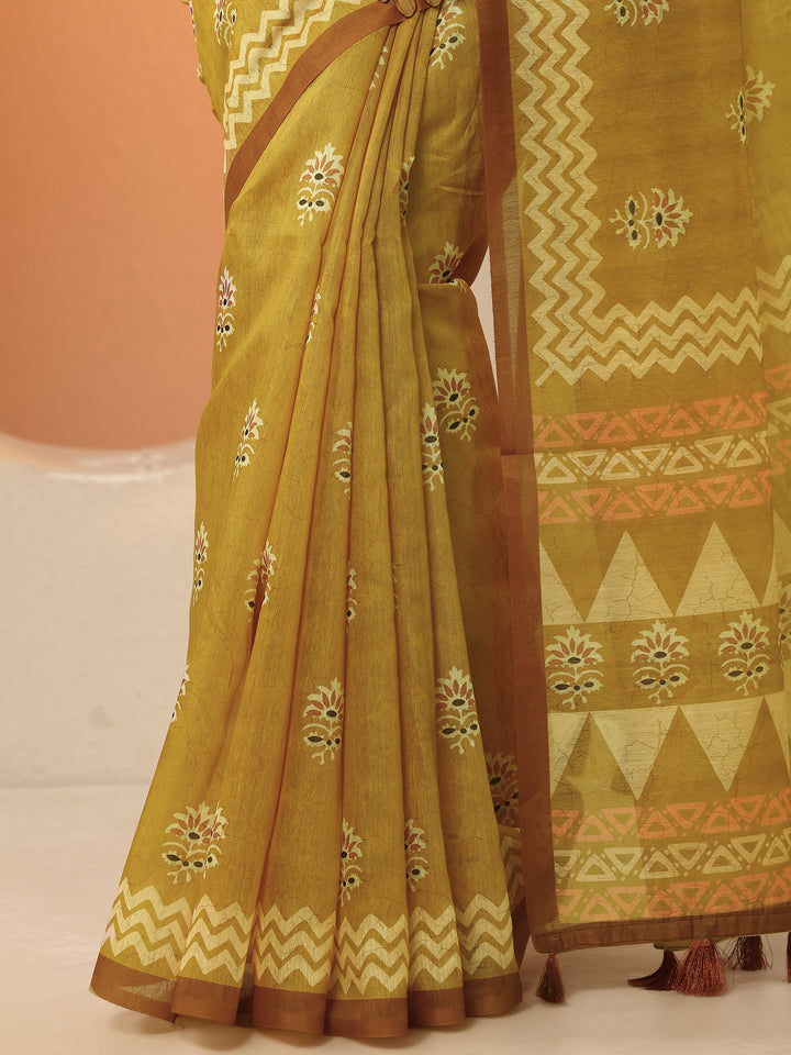 Mustard Printed Silk Blend Saree With Unstitched Blouse Piece
