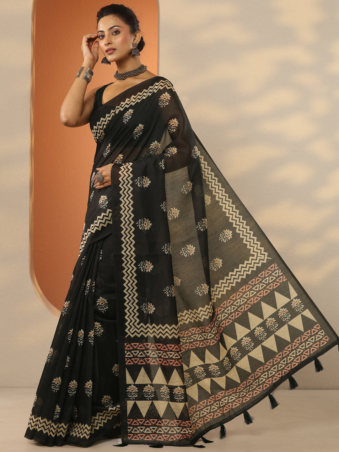 Black Printed Silk Blend Saree With Unstitched Blouse Piece