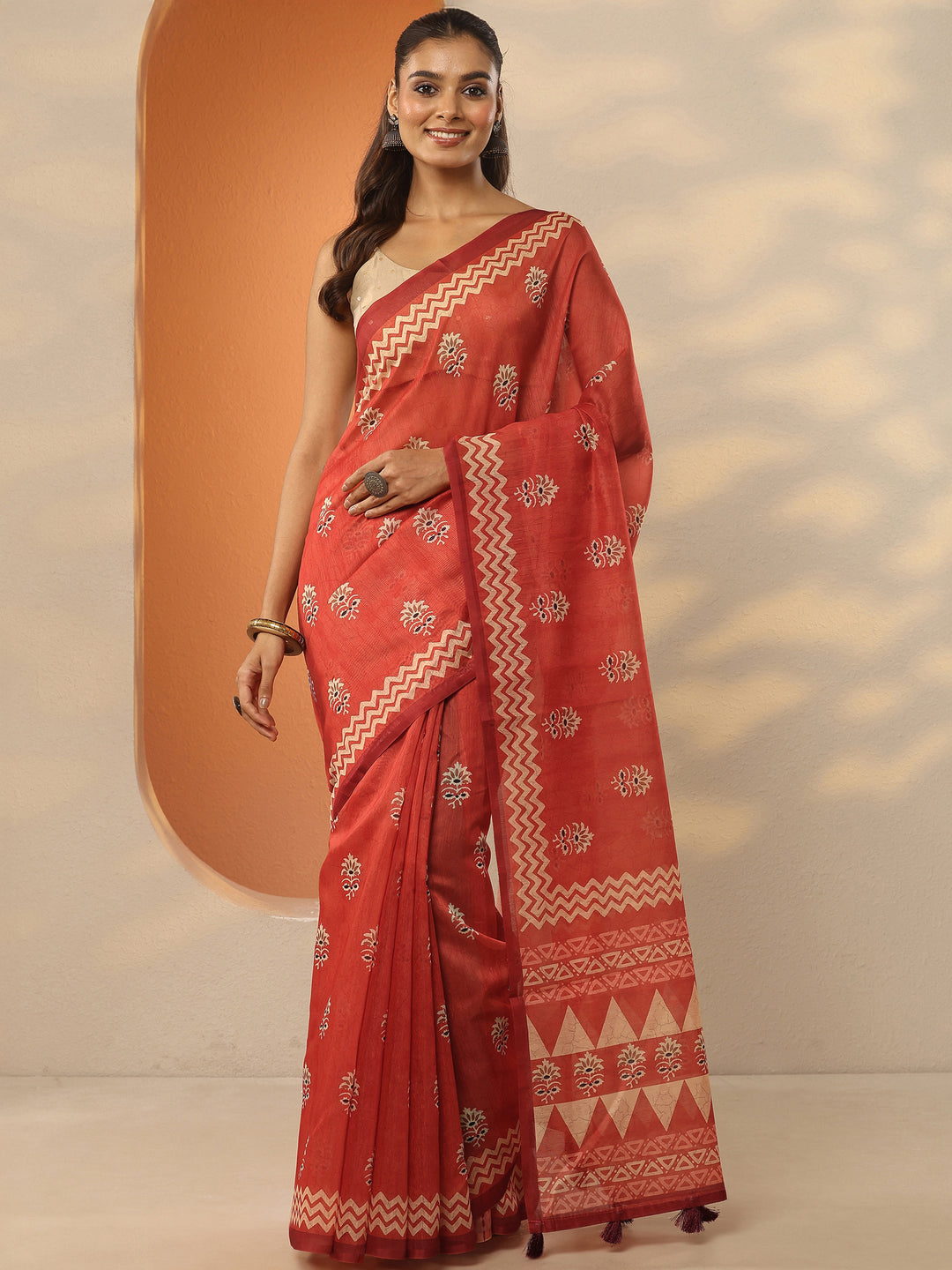 Coral Printed Silk Blend Saree With Unstitched Blouse Piece