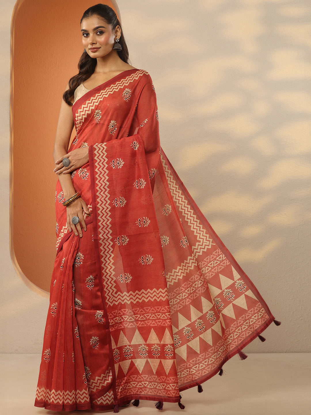 Coral Printed Silk Blend Saree With Unstitched Blouse Piece