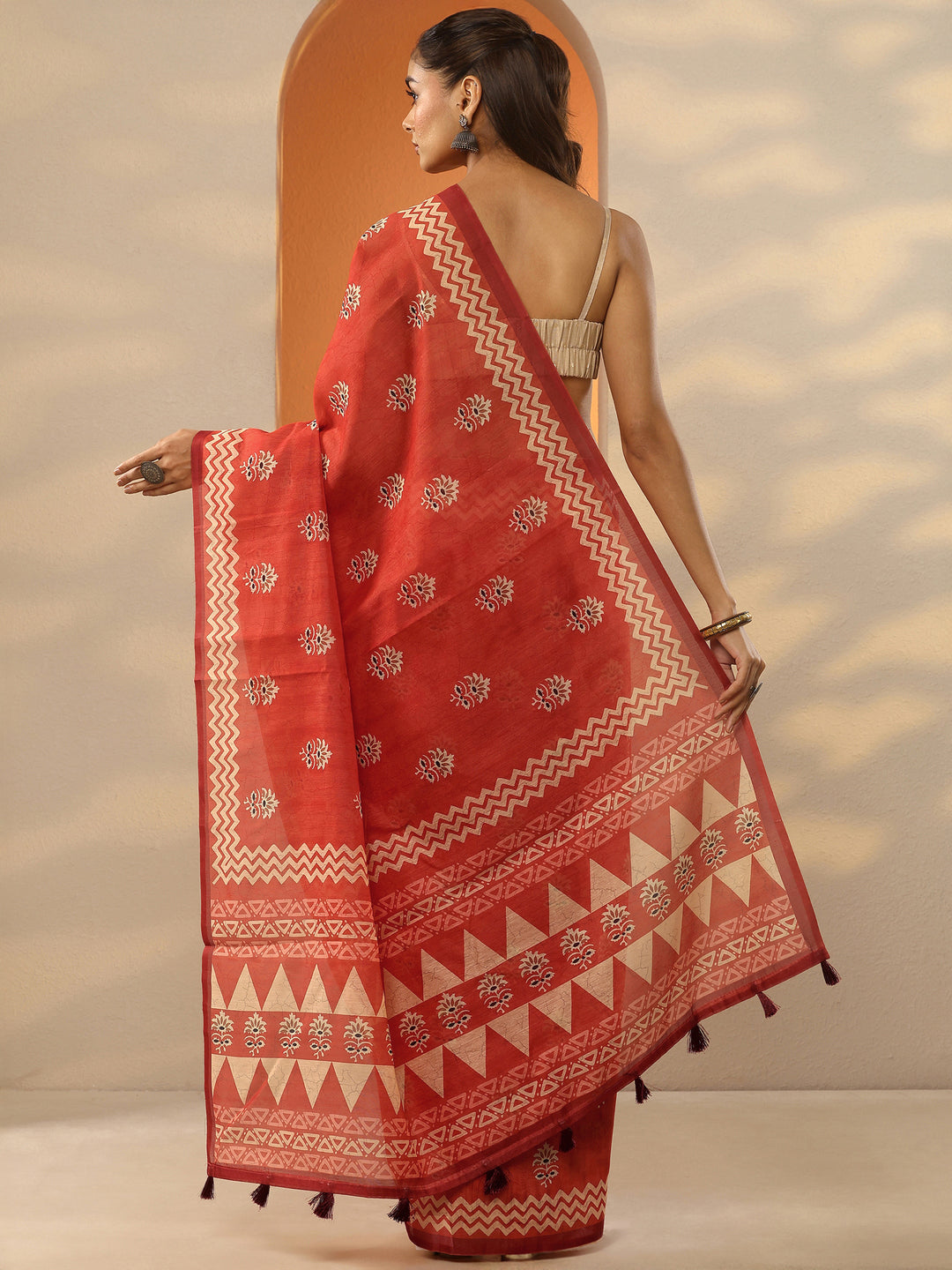 Coral Printed Silk Blend Saree With Unstitched Blouse Piece