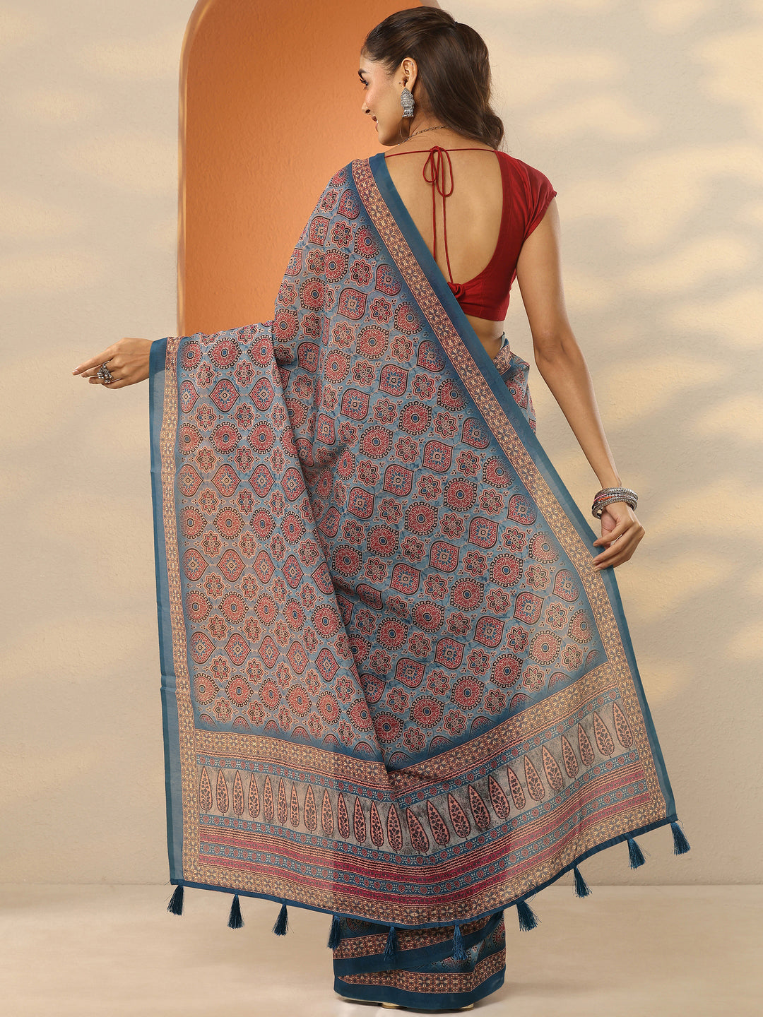 Blue Printed Silk Blend Saree With Unstitched Blouse Piece