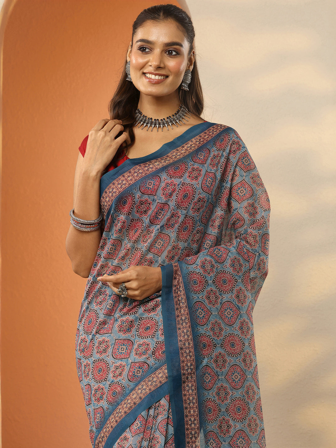 Blue Printed Silk Blend Saree With Unstitched Blouse Piece