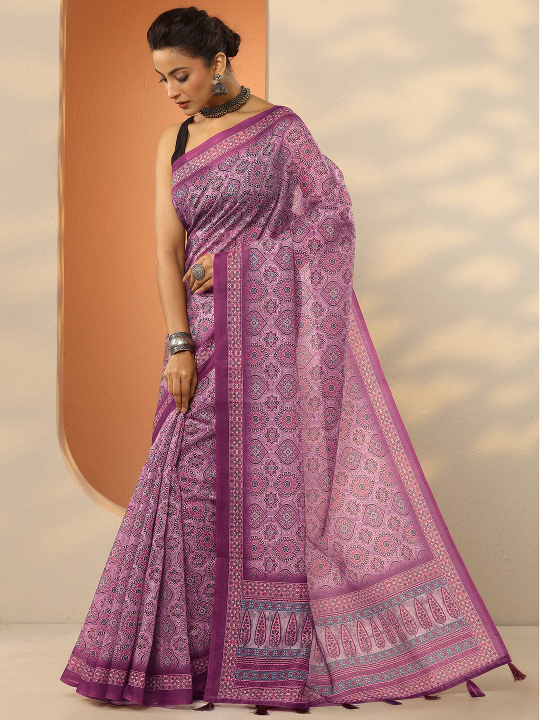Pink Printed Silk Blend Saree With Unstitched Blouse Piece