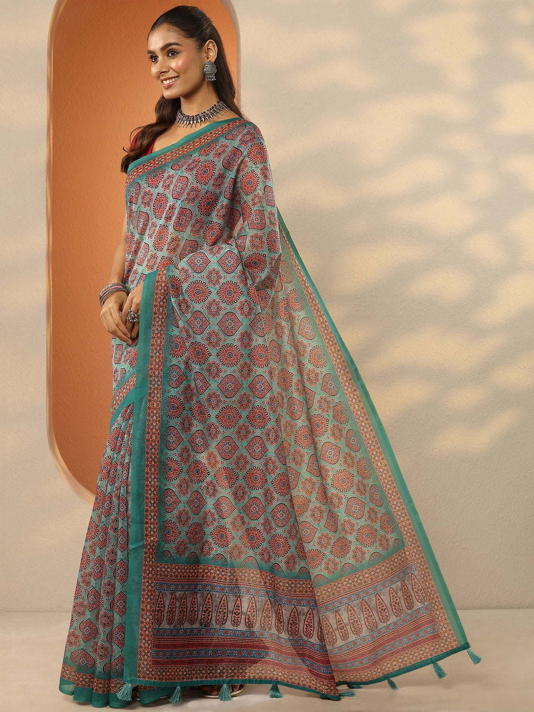 Green Printed Silk Blend Saree With Unstitched Blouse Piece