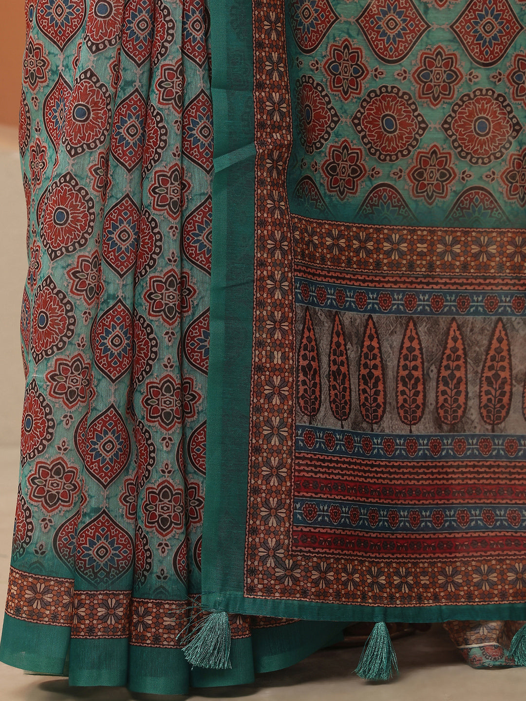 Green Printed Silk Blend Saree With Unstitched Blouse Piece