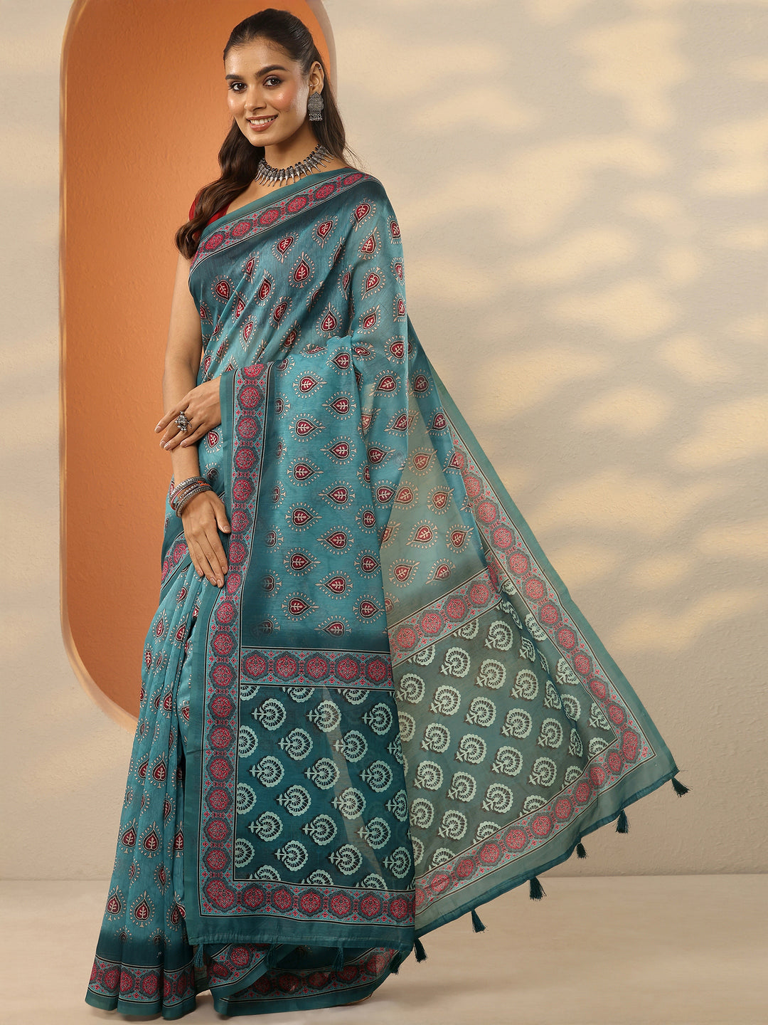 Green Printed Silk Blend Saree With Unstitched Blouse Piece