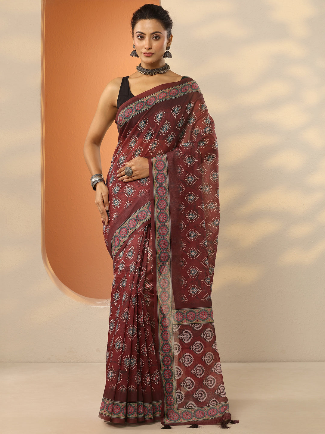 Brown Printed Silk Blend Saree With Unstitched Blouse Piece