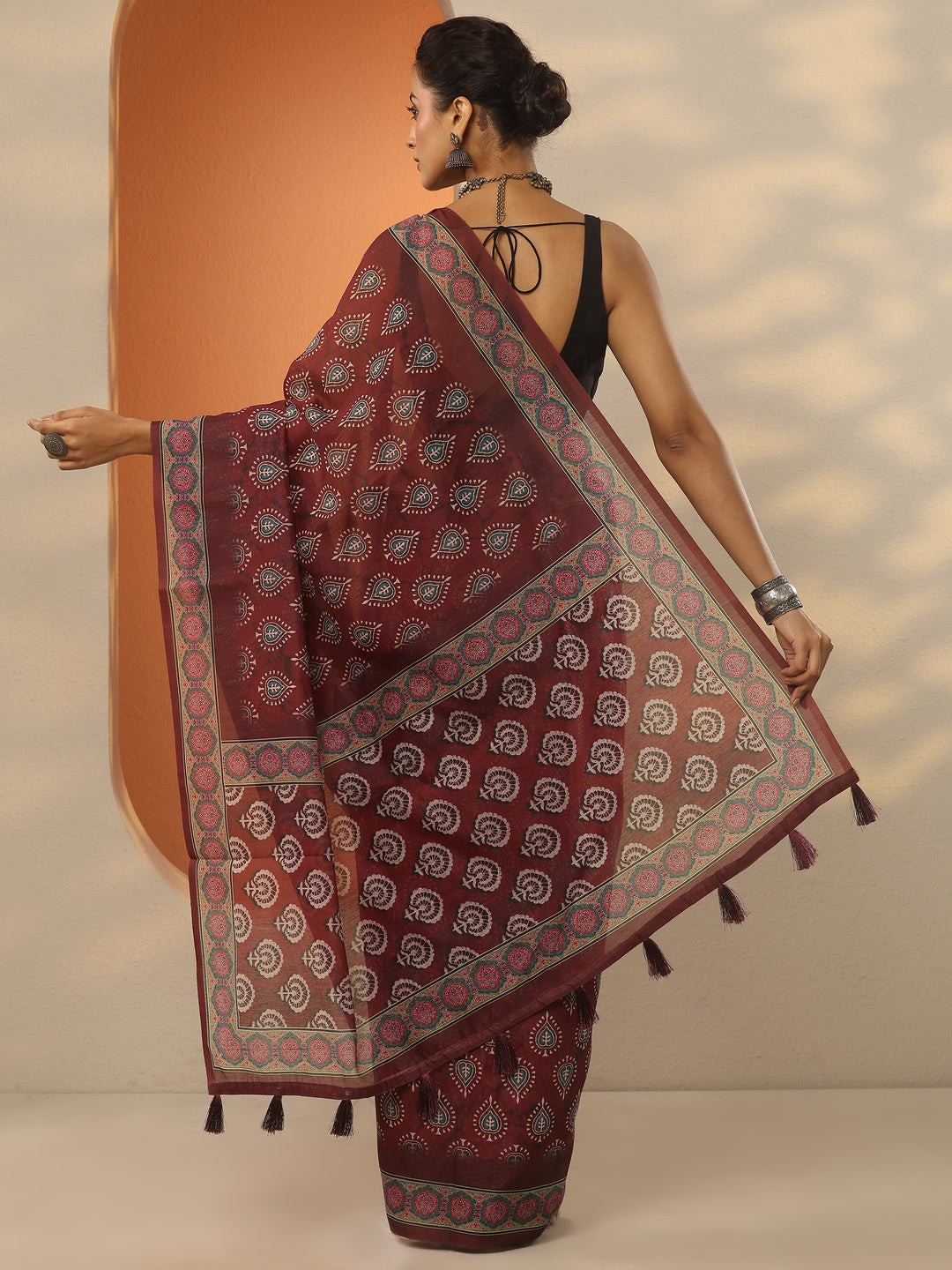 Brown Printed Silk Blend Saree With Unstitched Blouse Piece