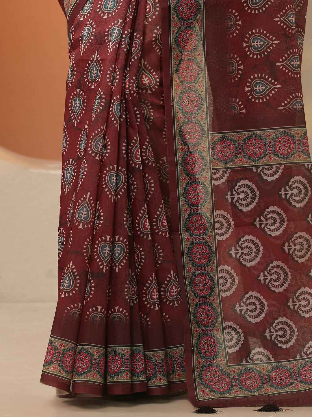 Brown Printed Silk Blend Saree With Unstitched Blouse Piece